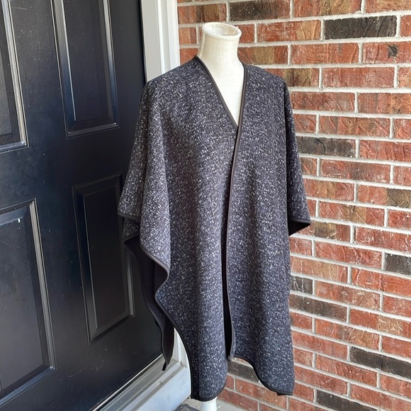 IKE BEHAR Reversible Fleece Wrap Poncho - Picture 1 of 9